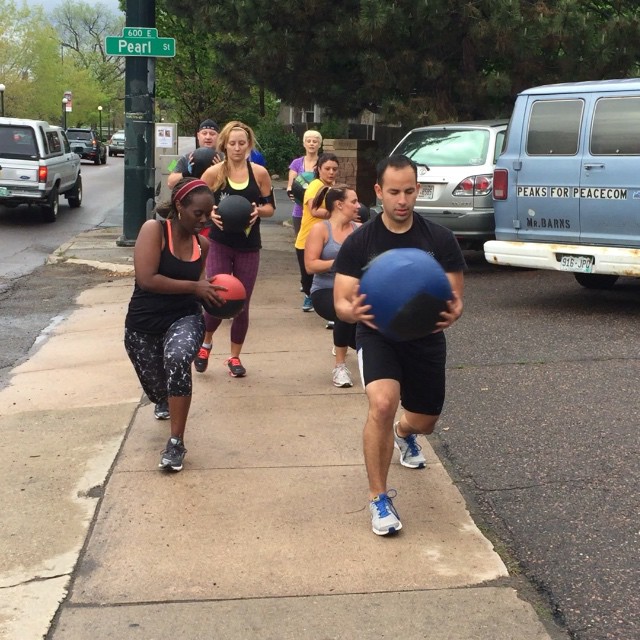 #lunges outside working the #core. #bootcamp #personaltrainer #gym #denver #colorado #fitness #personaltraining #trainerscott #getinshape #fatloss #loseweight #ripped #toned #legs #legday #quads #hamstrings #squats #abs #workout.