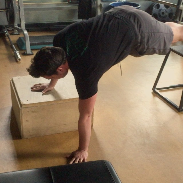 @noahvert #pushups #benchpress #bench #sweat #dumbbells #bootcamp #personaltrainer #gym #denver #colorado #fitness #personaltraining #trainerscott #ripped #core #abs #biceps #triceps #shoulders #chest #pecs #squats #lunges #quads #bodybuilding #bodybuilder #weightlifting #weighttraining #plank