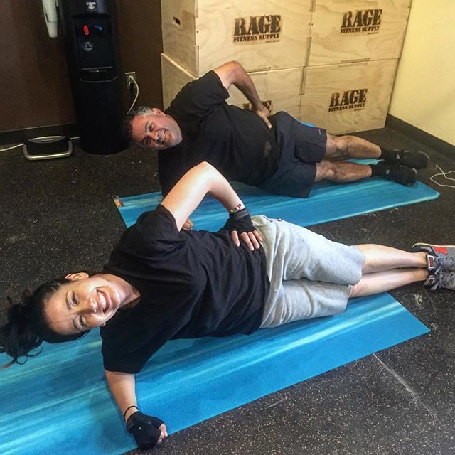 Side plank fun. #Bootcamp #personaltrainer #gym #denver #colorado #fitness #personaltraining #trainerscott #bodybuilder #bodybuilding #deadlifts #deadlift #glutes #quads #hamstrings #hamstring #hammies #squats #squat #lunges #legs #legday #weightlifting #weighttraining #men #strong #corporatefitness #denverpersonaltrainer #denverfitnessclasses