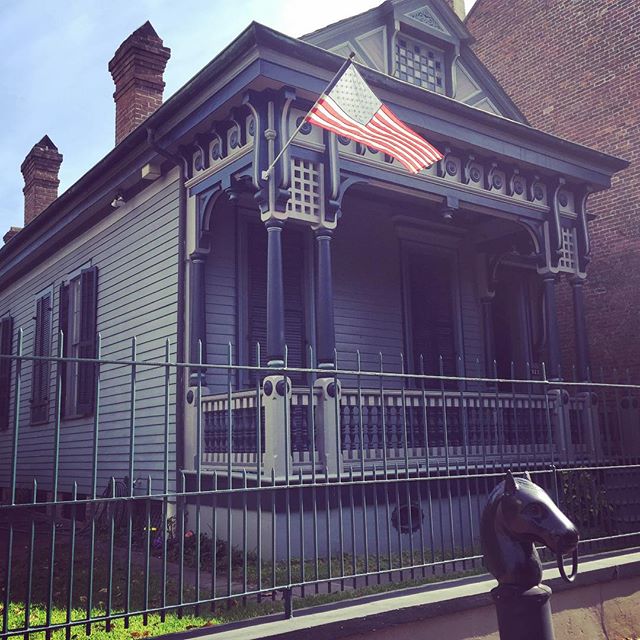 Cool house in the French Quarter in New Orleans. #French #frenchquarter #house #home #realestate #oysters #neworleans #nawlins #fish #lunch #lunchtime #restaurant #bayou #horse #yummy #american #americanflag #jambalaya #louisiana #LA #america #creole #cajun #meal #oldglory #gumbo #seafood #food #gulf #gulfcoast