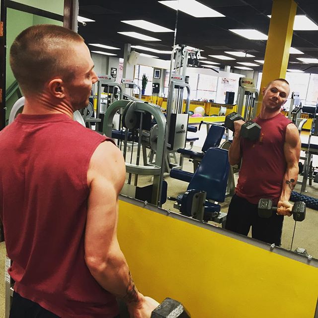 Chris getting some bicep curls. #bootcamp #personaltrainer #gym #denver #colorado #fitness #personaltraining #trainerscott #getinshape #fatloss #loseweight #ripped #toned #arms #armday #bis #biceps #buff #man #men #boy #boys #stud #studs #gay #strong #strength #power