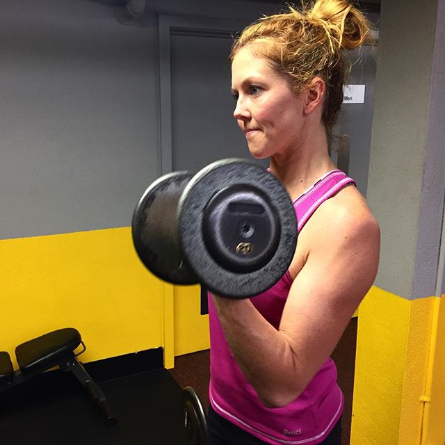 @stacylorraine81 getting some dumbbell curls for the gurls #Bootcamp #personaltrainer #gym #denver #colorado #fitness #personaltraining #trainerscott #bodybuilder #bodybuilding #deadlifts #deadlift #glutes #quads #hamstrings #hamstring #hammies #squats #squat #lunges #legs #legday #weightlifting #weighttraining #men #girl #babe #buff #strong
