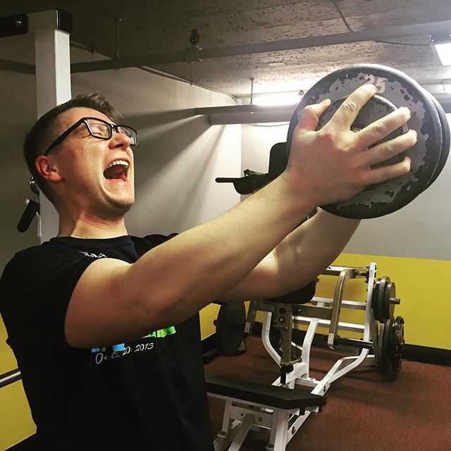 Adam and the 30 pound dumbbell not getting along tonight. #Bootcamp #personaltrainer #gym #denver #colorado #fitness #personaltraining #trainerscott #bodybuilder #bodybuilding #deadlifts #deadlift #glutes #quads #hamstrings #hamstring #hammies #squats #squat #lunges #legs #legday #weightlifting #weighttraining #men #hunk #boxing #buff #strong