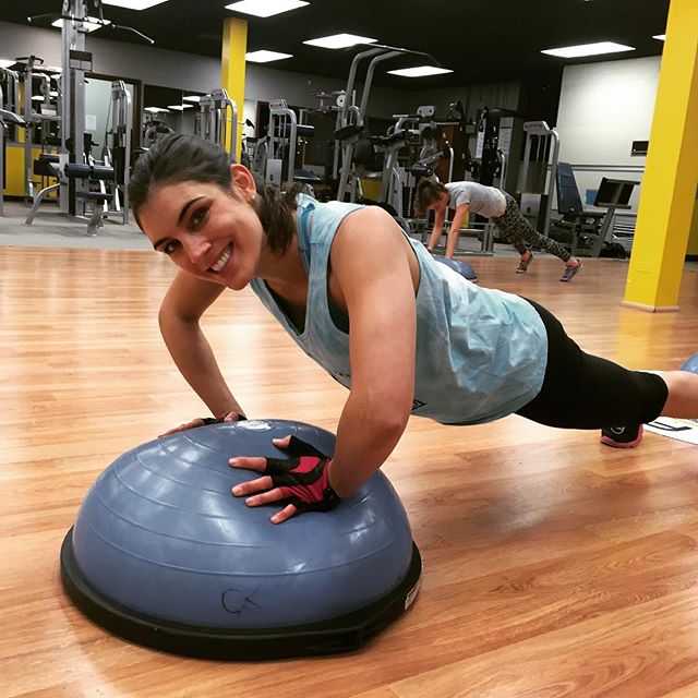 Cheryl getting her push-ups on. #personaltrainer #gym #denver #colorado #fitness #personaltraining #chestpress #ripped #chestday #chest #bench #benchpress #pecs #tris #triceps #shoulders #delt #workout #femalefit #girls #bodybuilding #bodybuilder #weights #weightlifting #weighttraining #pushups #pectoral #pushups #arms #picoftheday