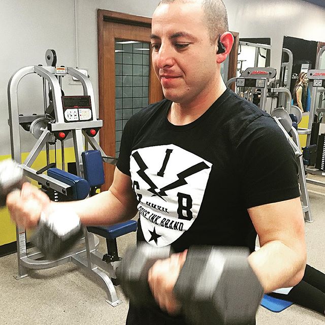 Pablo getting some bicep curls at the gym tonight. #Bootcamp #personaltrainer #gym #denver #colorado #fitness #personaltraining #trainerscott #bodybuilder #bodybuilding #deadlifts #deadlift #glutes #quads #hamstrings #hamstring #hammies #squats #squat #lunges #legs #legday #weightlifting #weighttraining #men #buff #strong #biceps #curls
