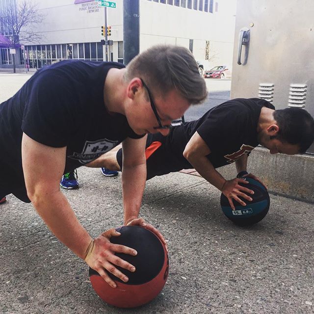 Just a couple of buds on the sidewalk getting some push-ups. #Bootcamp #personaltrainer #gym #denver #colorado #fitness #personaltraining #trainerscott #bodybuilder #bodybuilding #abs #pushups #sweat #quads #hamstrings #hamstring #core #squats #squat #lunges #legs #legday #weightlifting #weighttraining #men #chest #workout #strong #chestday