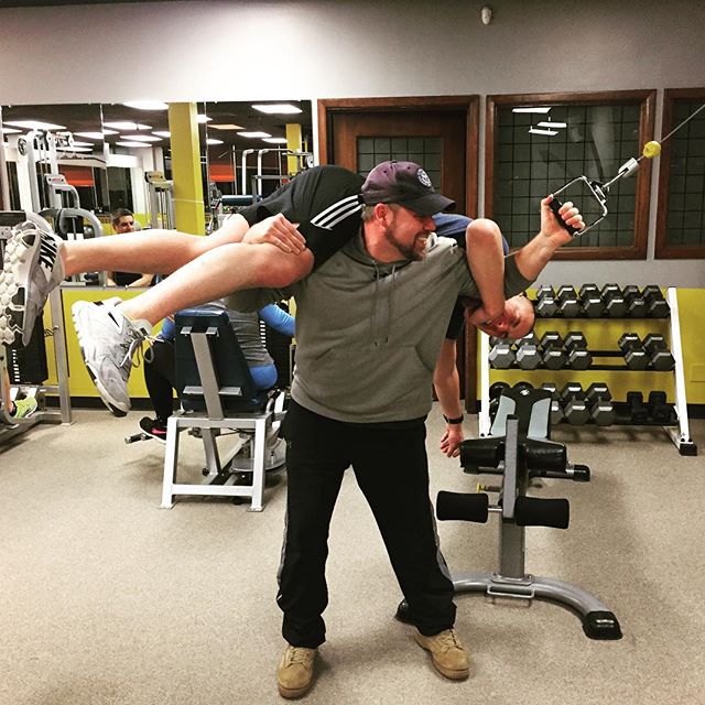 Trainer Scott with Pablo in one hand and the whole stack in the other. #Bootcamp #personaltrainer #gym #denver #colorado #fitness #personaltraining #trainerscott #bodybuilder #bodybuilding #deadlifts #deadlift #glutes #quads #hamstrings #hamstring #squats #squat #lunges #legs #legday #weightlifting #weighttraining #men #hunk #buff #strong #power #strength