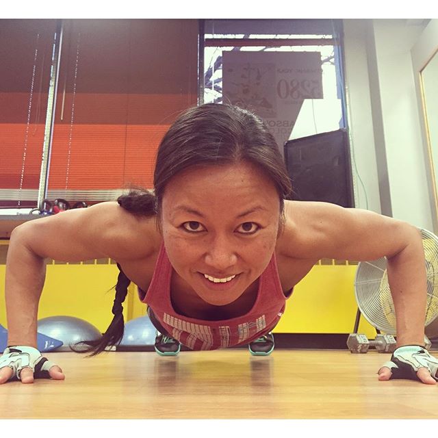Ann getting up close and personal during her push-ups. #Bootcamp #personaltrainer #gym #denver #colorado #fitness #personaltraining #trainerscott #bodybuilder #bodybuilding #deadlifts #deadlift #glutes #quads #hamstrings #hamstring #hammies #squats #squat #lunges #legs #legday #weightlifting #weighttraining #men #hunk #pushups #strong #chest
