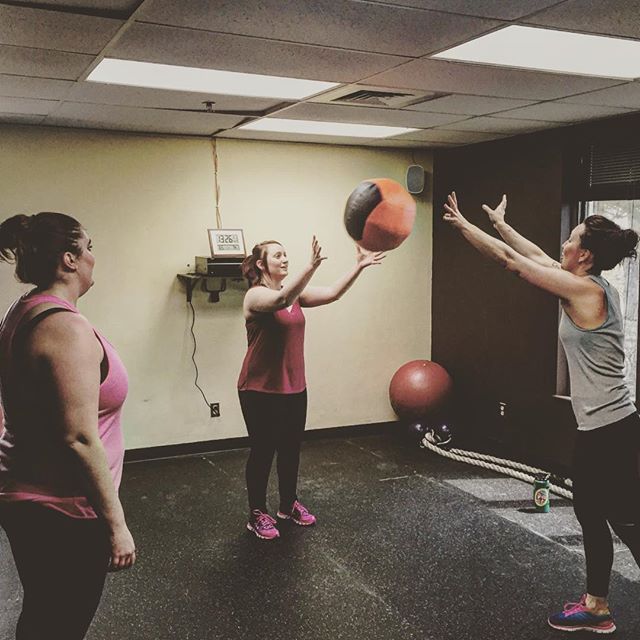 Exercising with coworkers builds comradery #bootcamp #personaltrainer #gym #denver #colorado #fitness #personaltraining #trainerscott #bodybuilder #bodybuilding #deadlifts #deadlift #glutes #quads #hamstrings #hamstring #hammies #squats #squat #lunges #legs #legday #weightlifting #weighttraining #workfitness #coworkers #strong #fun