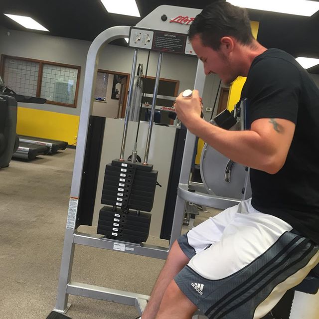 Alex working those abs at the gym. #personaltrainer #gym #denver #colorado #fitness #personaltraining #abs #bodybuilder #bodybuilding #deadlifts #life #running #quads #girl #woman #fit #squats #squat #lunges #legs #legday #weightlifting #weighttraining #men #sweat #women #cardio #strong #girls