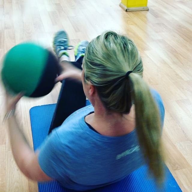 Lauren working her core tonight #personaltrainer #gym #denver #colorado #fitness #personaltraining #babe #bodybuilder #bodybuilding #deadlifts #quads #girl #woman #fit #squats #squat #lunges #legs #legday #weightlifting #weighttraining #men #sweat #women #cardio #strong #girls #abs #core