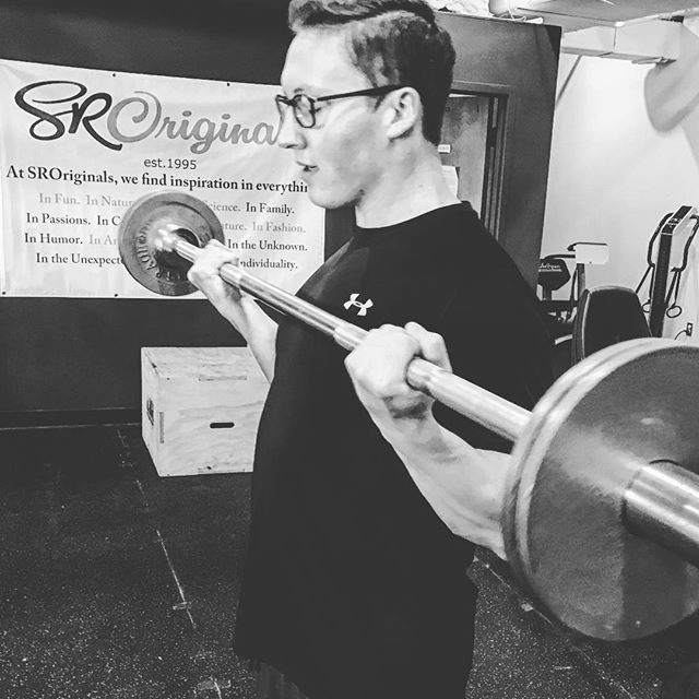 Justin getting some curls during his corporate wellness program #personaltrainer #gym #denver #colorado #fitness #personaltraining #biceps #bodybuilder #bodybuilding #deadlifts #curls #arms #quads #bis #mensfitness #fit #squats #squat #lunges #legs #armday #weightlifting #weighttraining #men #sweat #power #cardio #strong #strength