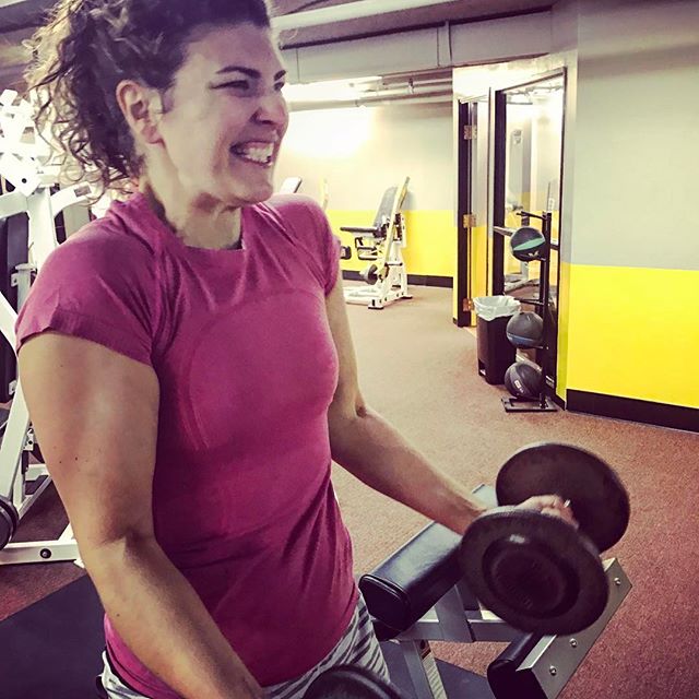 Hannah curling the 20's #personaltrainer #gym #denver #colorado #fitness #personaltraining #fun #bodybuilder #bodybuilding #deadlifts #life #running #quads #girl #woman #fit #squats #squat #lunges #legs #legday #weightlifting #weighttraining #men #sweat #women #cardio #strong #girls