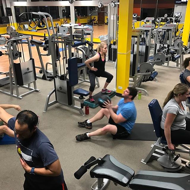 Birdseye view of group personal training tonight #personaltrainer #gym #denver #colorado #fitness #personaltraining #fun #bodybuilder #bodybuilding #deadlifts #life #running #quads #girl #woman #fit #squats #squat #lunges #legs #legday #weightlifting #weighttraining #men #sweat #women #cardio #strong #girls