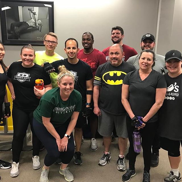 Group training tonight. #personaltrainer #gym #denver #colorado #fitness #personaltraining #fun #bodybuilder #bodybuilding #deadlifts #life #running #quads #girl #woman #fit #squats #squat #lunges #legs #legday #weightlifting #weighttraining #men #sweat #women #cardio #strong #girls