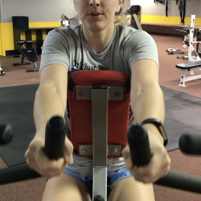 @hanziet getting some rows at the gym #personaltrainer #gym #denver #colorado #fitness #personaltraining #fun #bodybuilder #bodybuilding #deadlifts #life #running #quads #girl #woman #fit #squats #squat #lunges #legs #legday #weightlifting #weighttraining #men #sweat #women #cardio #strong #girls
