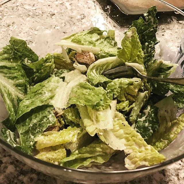 Chicken Caesar salad #dinner #meal #food #foodie #foodporn #foodstagram #foodphotography #chicken #caesarsalad #salad #greens #health #healthy #diet #lean #protein #lowcarb #paleo #mealplan #fiber #romaine #lettuce #supper #denver #colorado #delicious #yum #yummy #glutenfree #muscle