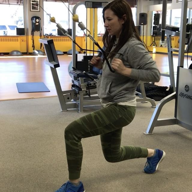 Lunge with a row #personaltrainer #gym #denver #colorado #fitness #personaltraining #fun #bodybuilder #bodybuilding #deadlifts #life #running #quads #girl #woman #fit #squats #squat #lunges #legs #legday #weightlifting #weighttraining #men #sweat #women #cardio #strong #girls