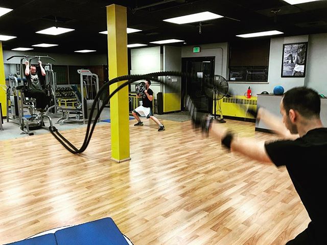Action shot from last night #personaltrainer #gym #denver #colorado #fitness #personaltraining #fun #bodybuilder #bodybuilding #deadlifts #life #running #quads #girl #woman #fit #squats #squat #lunges #legs #legday #weightlifting #weighttraining #men #sweat #women #cardio #strong #girls