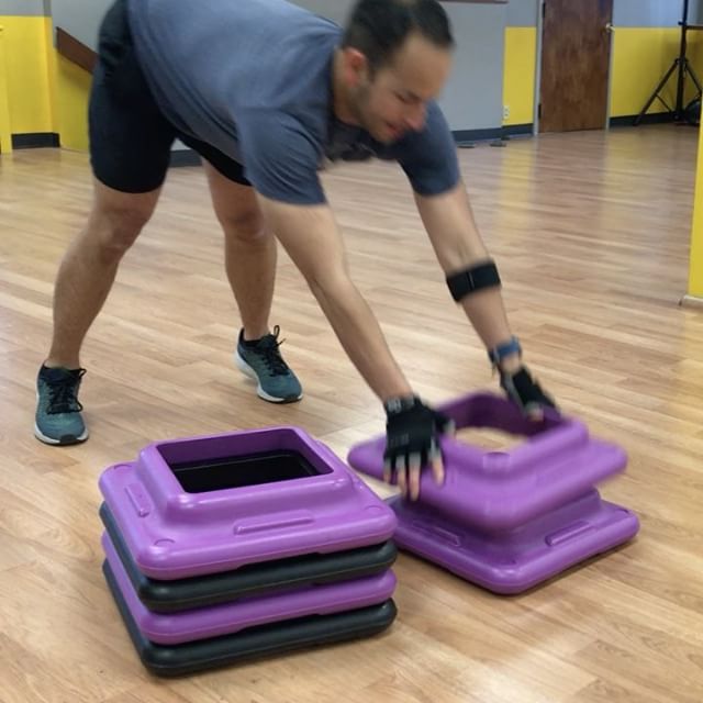 Rod having some fun during push-ups #bootcamp #personaltrainer #gym #denver #colorado #fitness #personaltraining #trainerscott #getinshape #fatloss #loseweight #ripped #toned #chestpress #benchpress #chest #bench #chestday #pecs #arms #arm #armday #pushups #fitbabe #triceps #biceps #babe #strong #fitnessmodel