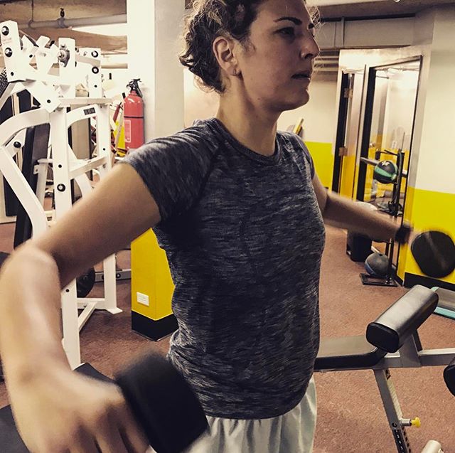 Hannah getting some side raises during her personal training session #bootcamp #personaltrainer #gym #denver #colorado #fitness #personaltraining #trainerscott #getinshape #fatloss #loseweight #ripped #toned #chestpress #benchpress #chest #bench #chestday #pecs #arms #arm #armday #pushups #fitbabe #triceps #biceps #babe #strong #fitnessmodel