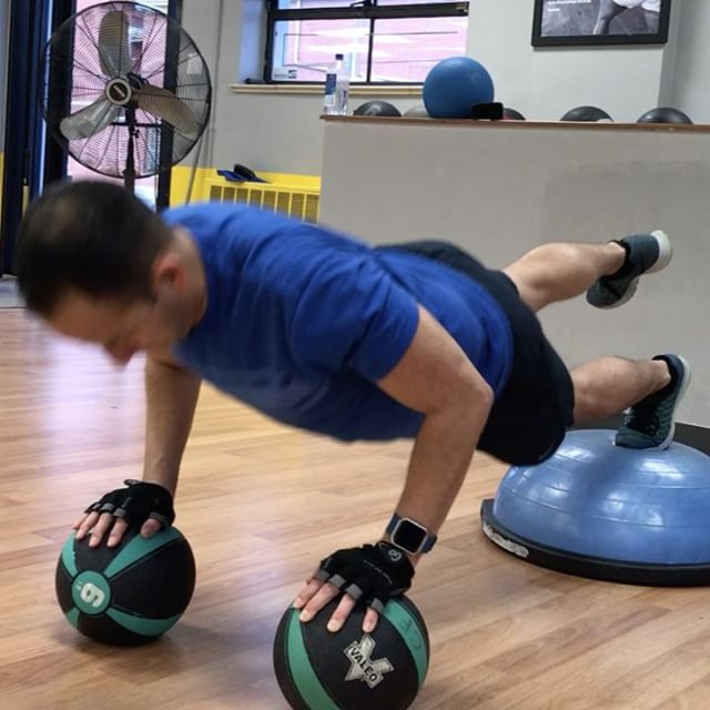 Because push-ups on the ground are too easy #bootcamp #personaltrainer #gym #denver #colorado #fitness #personaltraining #trainerscott #getinshape #fatloss #loseweight #ripped #toned #chestpress #benchpress #chest #bench #chestday #pecs #arms #arm #armday #shredded #fitbabe #triceps #biceps #babe #strong #fitnessmodel