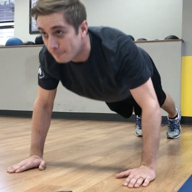 His is what 1000 push-ups looks like @stornels841 #bootcamp #personaltrainer #gym #denver #colorado #fitness #personaltraining #trainerscott #getinshape #fatloss #loseweight #ripped #toned #chestpress #benchpress #chest #bench #chestday #pecs #arms #arm #armday #pushups #fitbabe #triceps #biceps #babe #strong #fitnessmodel