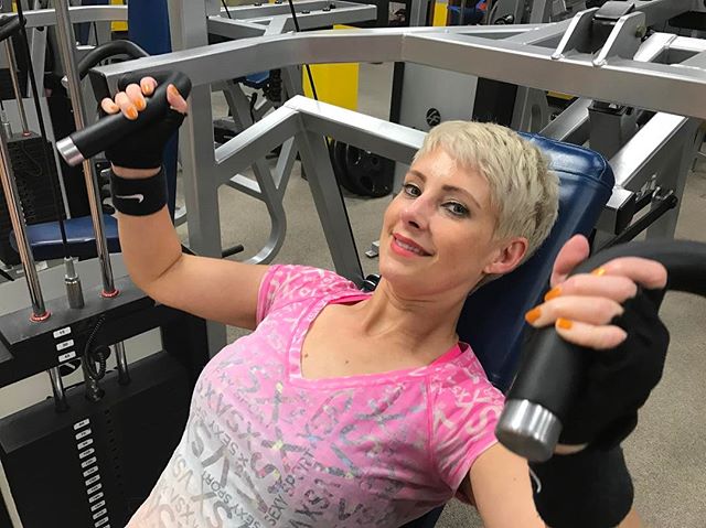 Incline chest press?  Yes please #bootcamp #personaltrainer #gym #denver #colorado #fitness #personaltraining #trainerscott #getinshape #fatloss #loseweight #ripped #toned #chestpress #benchpress #chest #bench #chestday #pecs #arms #arm #armday #pushups #fitbabe #triceps #biceps #babe #strong #fitnessmodel