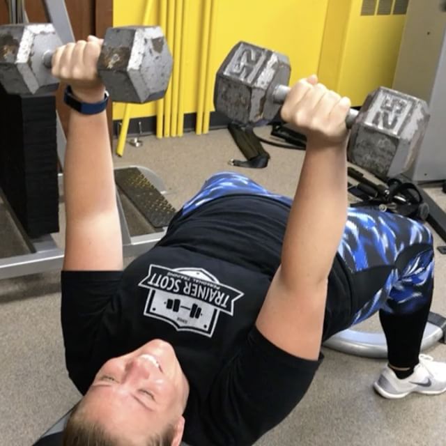 Erica on chest press at group personal training #Bootcamp #personaltrainer #gym #denver #colorado #fitness #personaltraining #trainerscott #getinshape #fatloss #loseweight #ripped #toned #chestpress #benchpress #chest #bench #chestday #pecs #arms #arm #armday #pushups #fitbabe #triceps #biceps #babe #strong #fitnessmodel