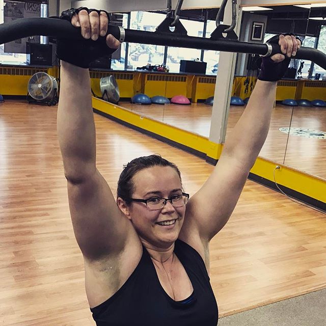 Eileen getting lat pulldowns at group personal training #bootcamp #personaltrainer #gym #denver #colorado #fitness #personaltraining #trainerscott #getinshape #fatloss #loseweight #ripped #toned #chestpress #benchpress #chest #bench #chestday #pecs #arms #arm #armday #pushups #fitbabe #triceps #biceps #babe #strong #fitnessmodel