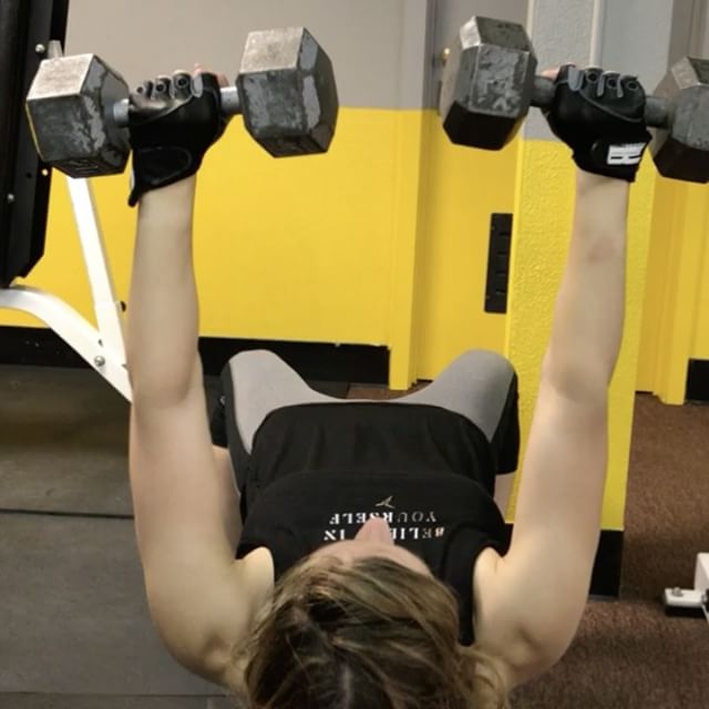 @jessica_d_nelson getting crazy on the chest press #bootcamp #personaltrainer #gym #denver #colorado #fitness #personaltraining #trainerscott #getinshape #fatloss #loseweight #ripped #toned #chestpress #benchpress #chest #bench #chestday #pecs #arms #arm #armday #pushups #fitbabe #triceps #biceps #babe #strong #fitnessmodel