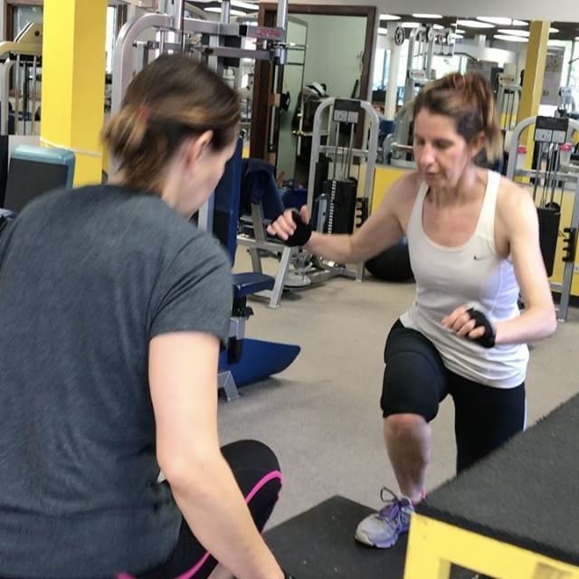 Step-ups tonight at group personal training #personaltrainer #gym #denver #colorado #fitness #personaltraining #fun #bodybuilder #bodybuilding #deadlifts #life #running #quads #girl #woman #fit #squats #squat #lunges #legs #legday #weightlifting #weighttraining #men #sweat #women #cardio #strong #girls