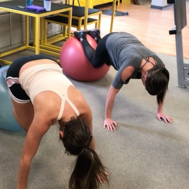 Core work with the girls #personaltrainer #gym #denver #colorado #fitness #personaltraining #fun #bodybuilder #bodybuilding #deadlifts #life #running #quads #girl #woman #fit #squats #squat #lunges #legs #legday #weightlifting #weighttraining #men #sweat #women #cardio #strong #girls