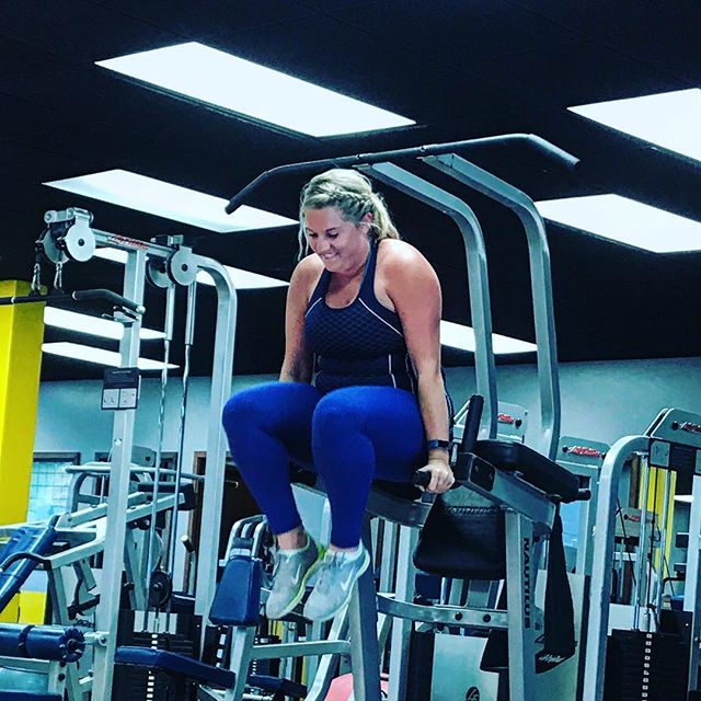 Ashley getting some knee ups  tonight at group personal training #personaltrainer #gym #denver #colorado #fitness #personaltraining #fun #bodybuilder #bodybuilding #deadlifts #life #running #quads #girl #woman #fit #squats #squat #lunges #legs #legday #weightlifting #weighttraining #men #sweat #women #cardio #strong #girls