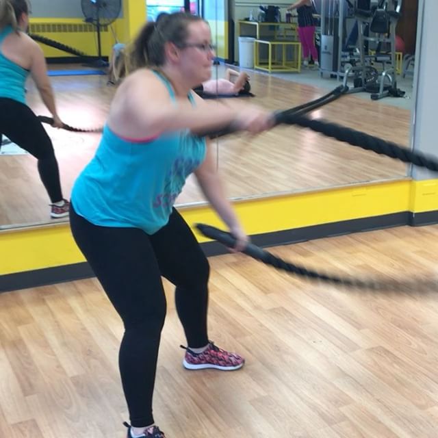 Working the ropes at group personal training #bootcamp #personaltrainer #gym #denver #colorado #fitness #personaltraining #trainerscott #getinshape #fatloss #loseweight #ripped #toned #chestpress #benchpress #chest #bench #chestday #pecs #arms #arm #armday #pushups #fitbabe #triceps #biceps #babe #strong #fitnessmodel