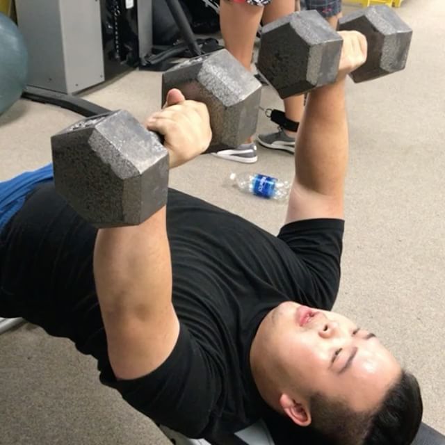 @tu_sday chest pressing tonight #bootcamp #personaltrainer #gym #denver #colorado #fitness #personaltraining #trainerscott #getinshape #fatloss #loseweight #ripped #toned #chestpress #benchpress #chest #bench #chestday #pecs #arms #arm #armday #pushups #fitbabe #triceps #biceps #babe #strong #fitnessmodel