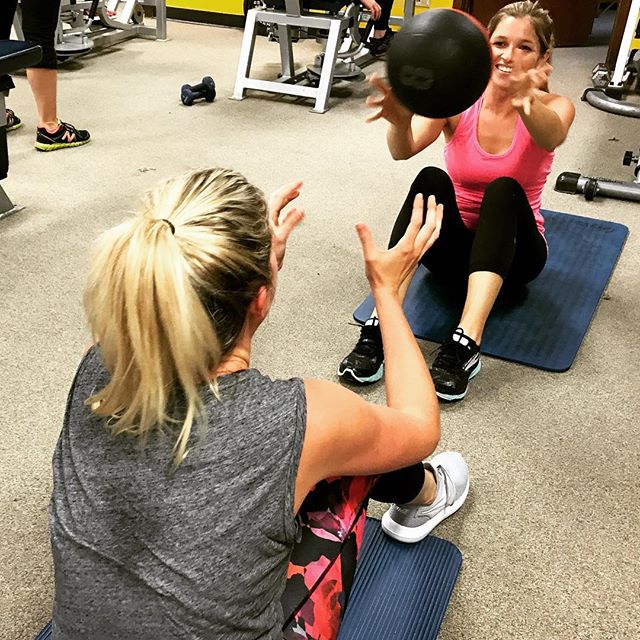 Sit-up friendship bonding at Group personal training #personaltrainer #gym #denver #colorado #fitness #personaltraining #fun #bodybuilder #bodybuilding #deadlifts #life #running #quads #girl #woman #fit #squats #squat #lunges #legs #legday #weightlifting #weighttraining #men #sweat #women #cardio #strong #girls
