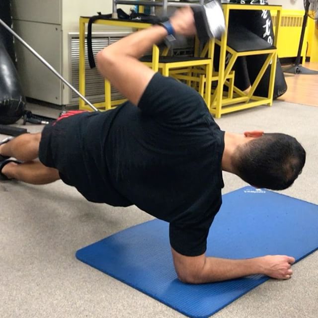 Side plank with some rear delt work #personaltrainer #gym #denver #colorado #fitness #personaltraining #fun #bodybuilder #bodybuilding #deadlifts #life #running #quads #girl #woman #fit #squats #squat #lunges #legs #legday #weightlifting #weighttraining #men #sweat #women #cardio #strong #girls