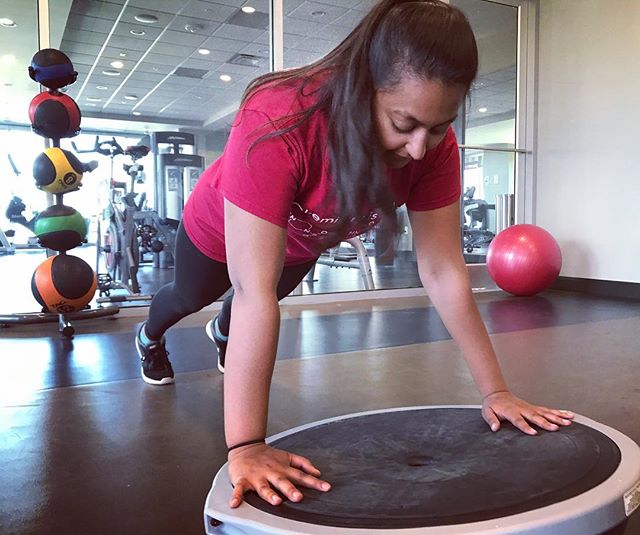 Push-ups on the bosu ball #bootcamp #personaltrainer #gym #denver #colorado #fitness #personaltraining #trainerscott #getinshape #fatloss #loseweight #ripped #toned #chestpress #benchpress #chest #bench #chestday #pecs #arms #arm #armday #pushups #fitbabe #triceps #biceps #babe #strong #fitnessmodel