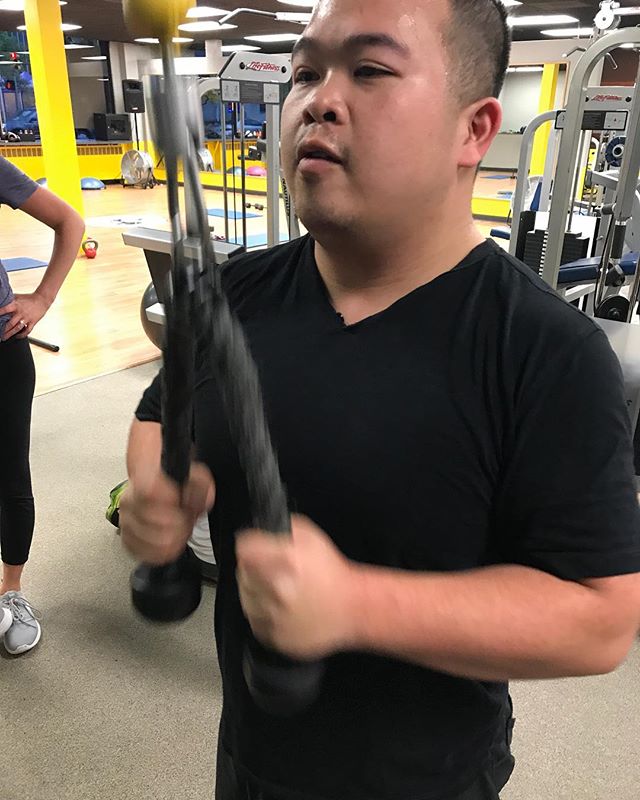 Tu working the triceps at Group training tonight #bootcamp #personaltrainer #gym #denver #colorado #fitness #personaltraining #trainerscott #getinshape #fatloss #loseweight #ripped #toned #chestpress #benchpress #chest #bench #chestday #pecs #arms #arm #armday #pushups #fitbabe #triceps #biceps #babe #strong #fitnessmodel