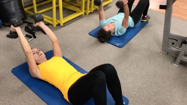 Tricep extensions tonight at group personal training #bootcamp #personaltrainer #gym #denver #colorado #fitness #personaltraining #trainerscott #getinshape #fatloss #loseweight #ripped #toned #chestpress #benchpress #chest #bench #chestday #pecs #arms #arm #armday #pushups #fitbabe #triceps #biceps #babe #strong #fitnessmodel