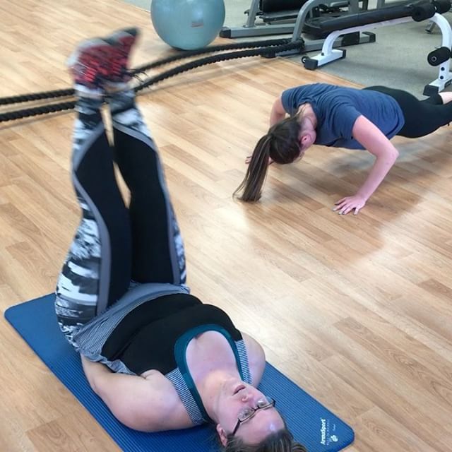 Circuit training tonight at group personal training #bootcamp #personaltrainer #gym #denver #colorado #fitness #personaltraining #trainerscott #getinshape #fatloss #loseweight #ripped #toned #chestpress #benchpress #chest #bench #chestday #pecs #arms #arm #armday #pushups #fitbabe #triceps #biceps #babe #strong #fitnessmodel