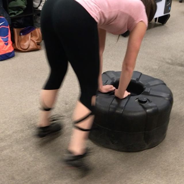 Ariel pushing the plate to her fave, Papa Roach #personaltrainer #gym #denver #colorado #fitness #personaltraining #fun #bodybuilder #bodybuilding #deadlifts #life #running #quads #girl #woman #fit #squats #squat #lunges #legs #legday #weightlifting #weighttraining #men #sweat #women #cardio #strong #girls