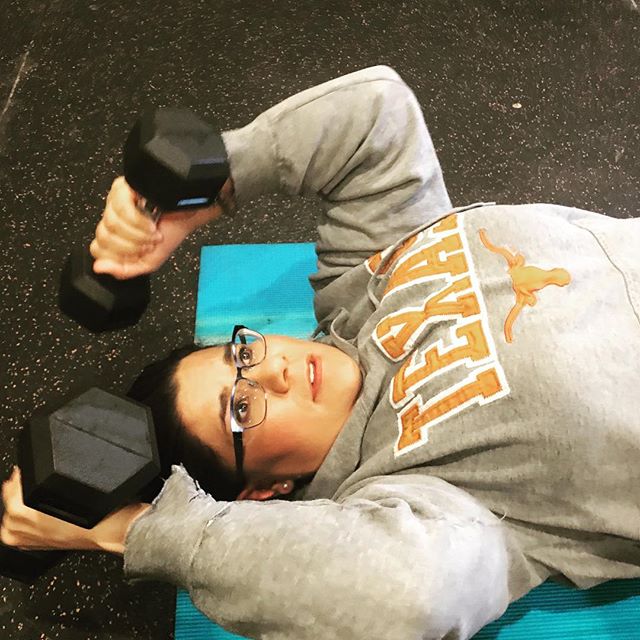 Working the tris for the guys #bootcamp #personaltrainer #gym #denver #colorado #fitness #personaltraining #trainerscott #getinshape #fatloss #loseweight #ripped #toned #chestpress #benchpress #chest #bench #chestday #pecs #arms #arm #armday #pushups #fitbabe #triceps #biceps #babe #strong #fitnessmodel