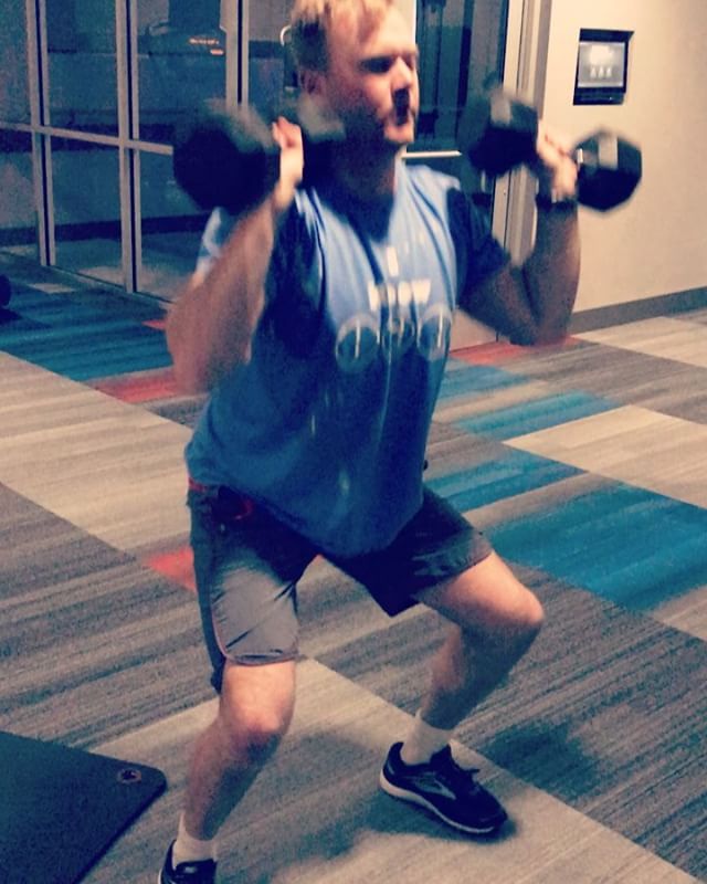 Squat shoulder press, still one of my faves #bootcamp #personaltrainer #gym #denver #colorado #fitness #personaltraining #trainerscott #getinshape #fatloss #loseweight #ripped #toned #chestpress #benchpress #chest #bench #chestday #pecs #arms #arm #armday #pushups #fitbabe #triceps #biceps #babe #strong #fitnessmodel