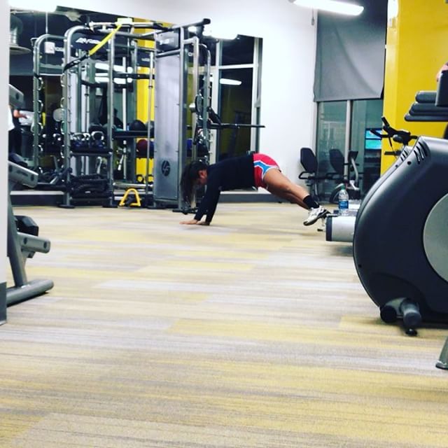 Spider walk, working the core #bootcamp #personaltrainer #gym #denver #colorado #fitness #personaltraining #trainerscott #getinshape #fatloss #loseweight #ripped #toned #chestpress #benchpress #chest #bench #chestday #pecs #arms #arm #armday #pushups #fitbabe #triceps #biceps #babe #strong #fitnessmodel