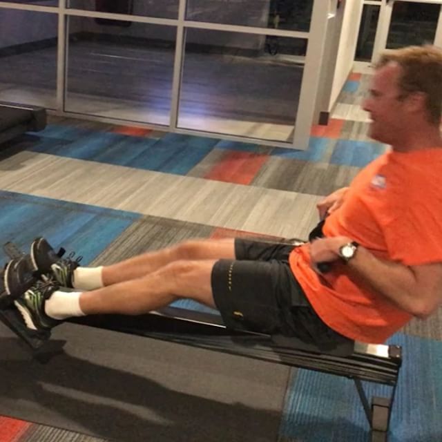 Rowing is so hot right now #bootcamp #personaltrainer #gym #denver #colorado #fitness #personaltraining #trainerscott #getinshape #fatloss #loseweight #ripped #toned #chestpress #benchpress #chest #bench #chestday #pecs #arms #arm #armday #pushups #fitbabe #triceps #biceps #babe #strong #fitnessmodel