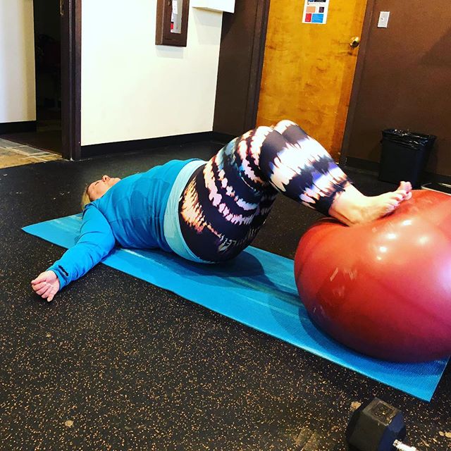 Tammy working the hammies and core #personaltrainer #gym #denver #colorado #fitness #personaltraining #fun #bodybuilder #bodybuilding #deadlifts #life #running #quads #girl #woman #fit #squats #squat #lunges #legs #legday #weightlifting #weighttraining #men #sweat #women #cardio #strong #girls