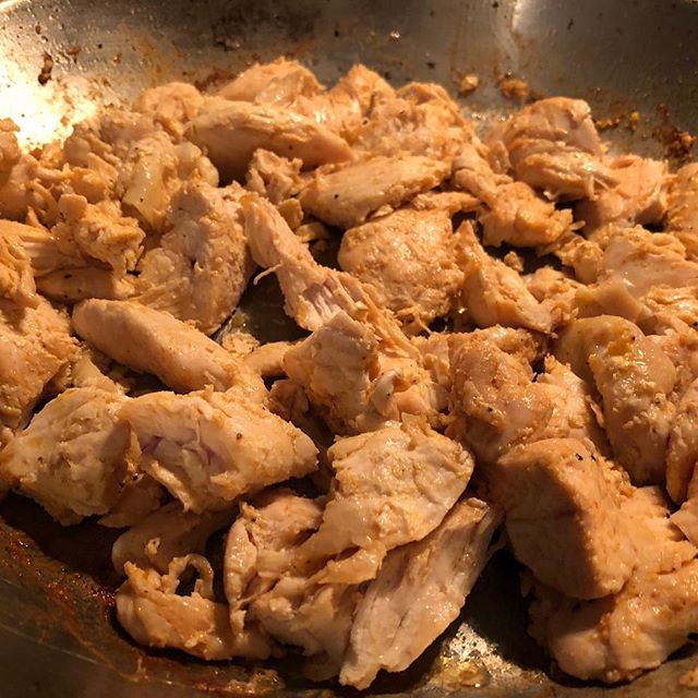 Did you say PROTEIN???? #dinner #chicken #food #foodporn #foodie #foodphotography #foodgasm #creole #cholula #protein #lean #diet #nutrition #yum #yummy #macros #macro #paleo #notvegan #vegan #denver #personaltrainer #meal #mealprep #mealplan #organic #health