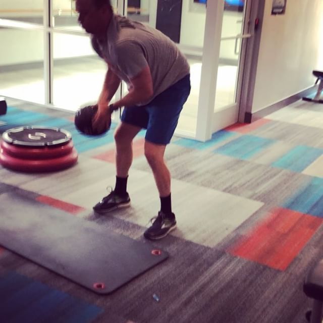Mixing shit up #bootcamp #personaltrainer #gym #denver #colorado #fitness #personaltraining #trainerscott #getinshape #fatloss #loseweight #ripped #toned #chestpress #benchpress #chest #bench #chestday #pecs #arms #arm #armday #pushups #fitbabe #triceps #biceps #babe #strong #fitnessmodel